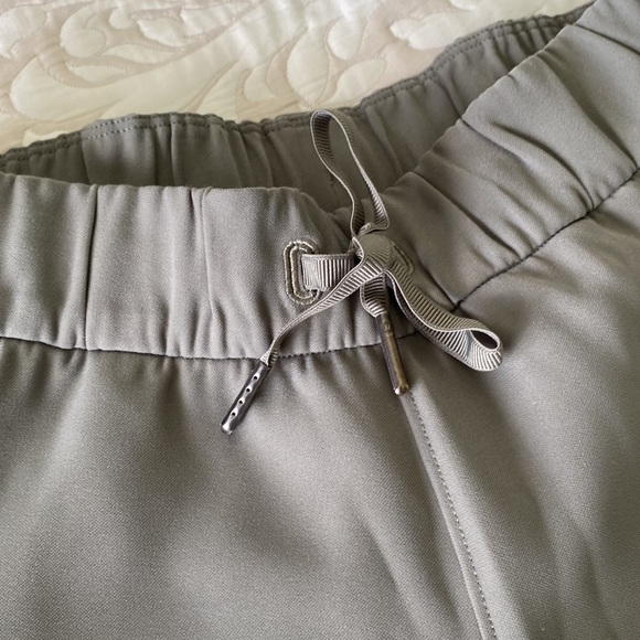 Lulu On-the-fly joggers. Sage green - Picture 4 of 7